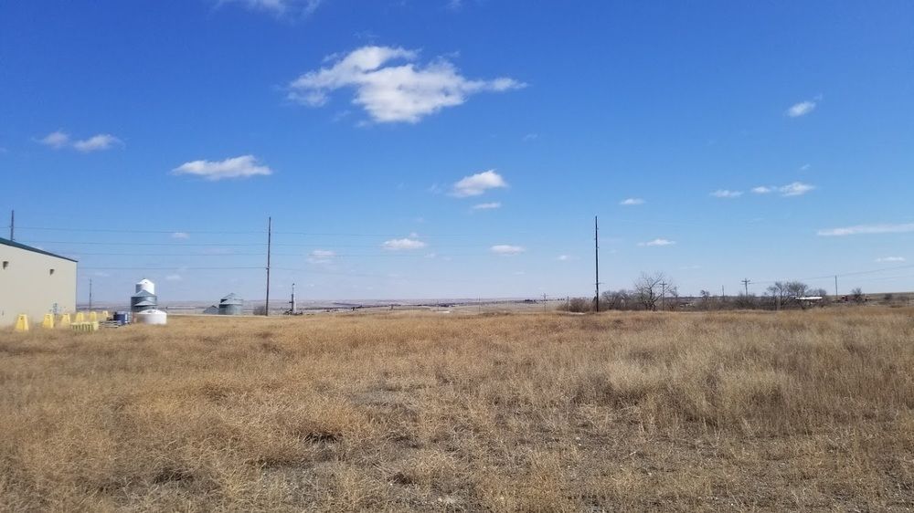 RJ Corman-5,000 SQ FT Shop On 10 Acres With Office Trailer : 6011 138th Ave NW, Williston, ND 58801